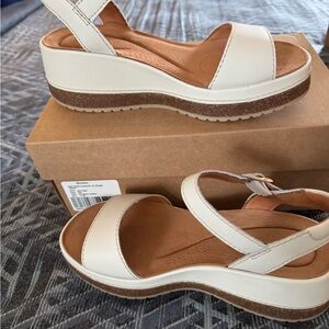 Women's Cream Sandals